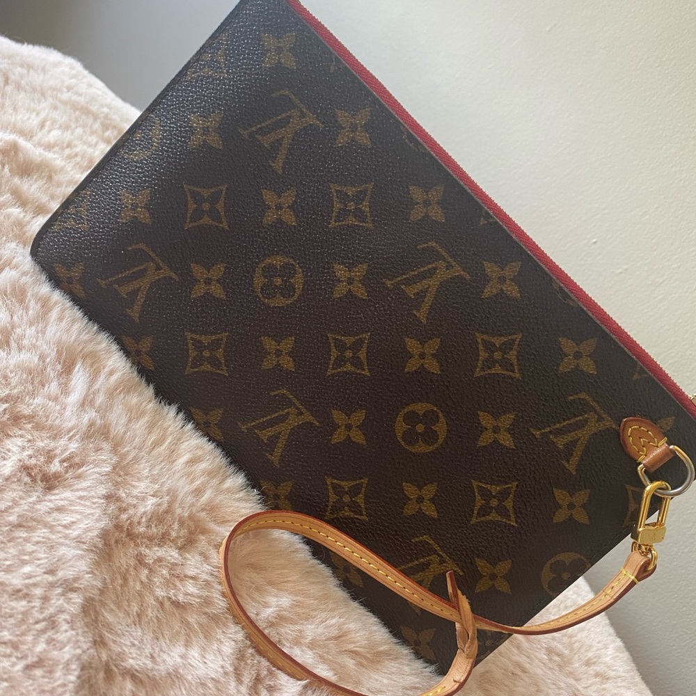 Louis Vuitton neverfull pouch